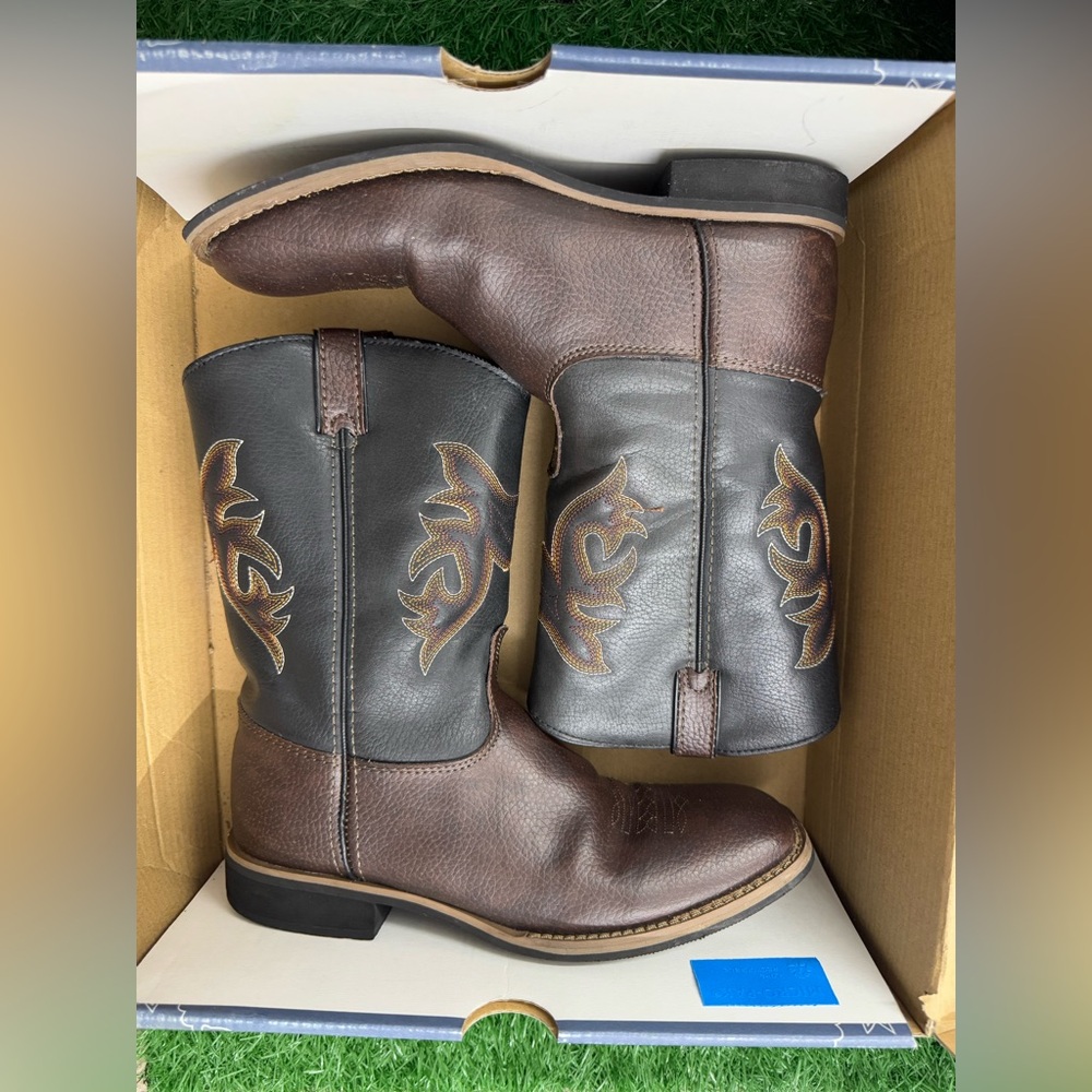 Kids Austin Trading Co. Casual Boots Size 4‎